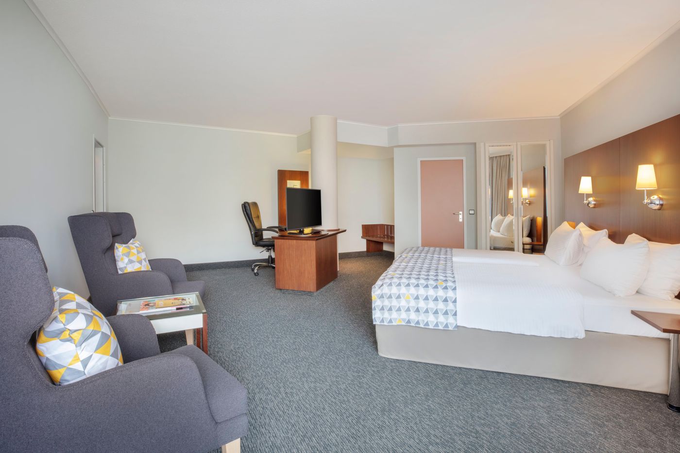 Holiday-Inn-Munich-South-Room-26