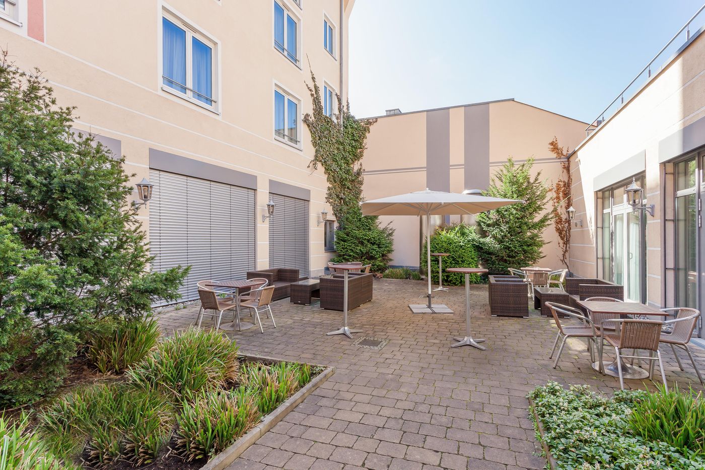 Holiday Inn Nürnberg City Centre-Germany-Nuernberg-General view-5