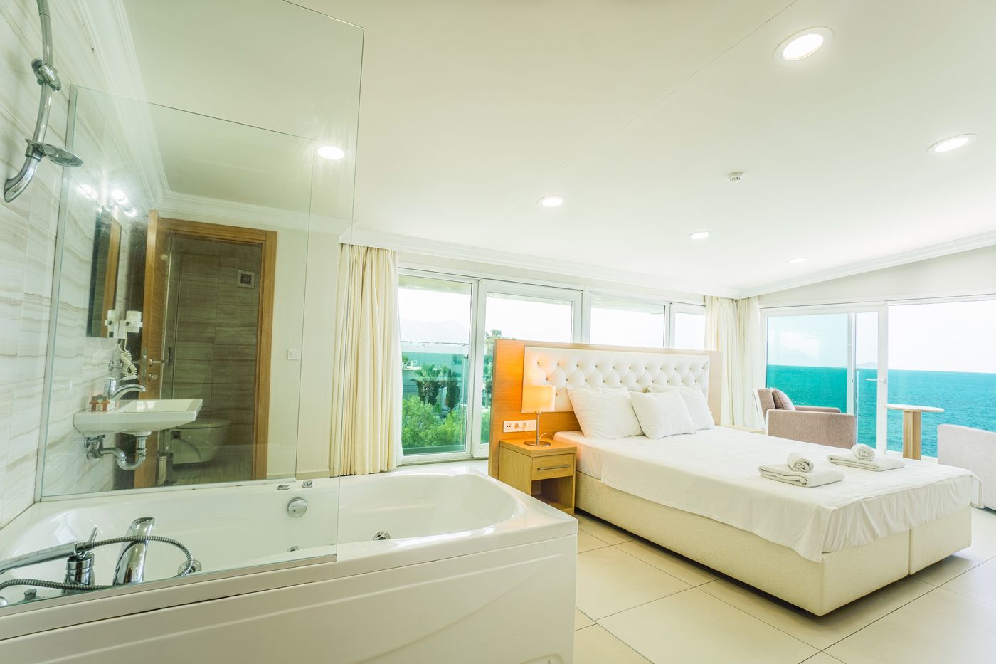 Dragut-Point-North-Hotel-Room-15