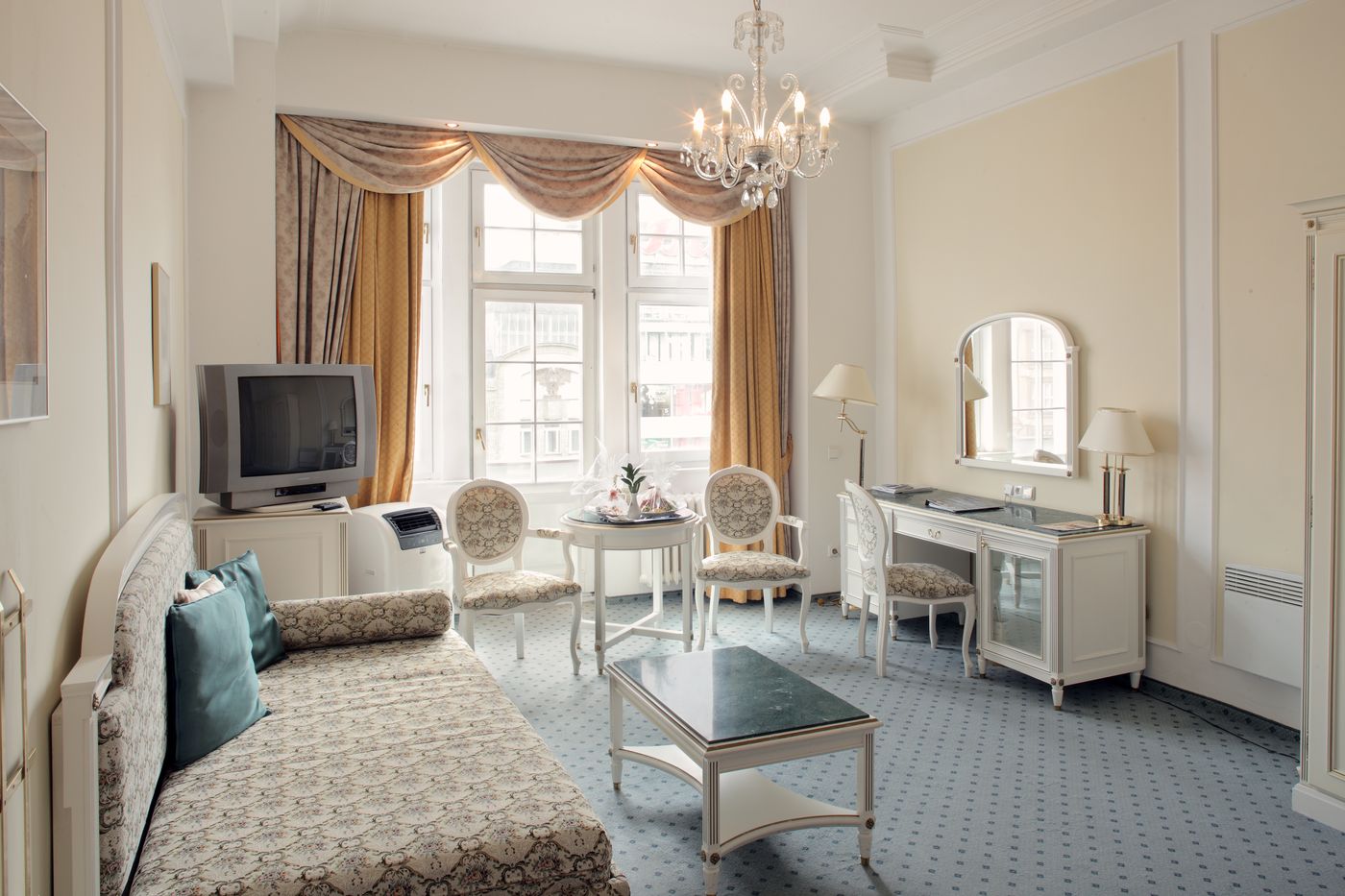 Ambassador-Zlat-----Husa-Room-26