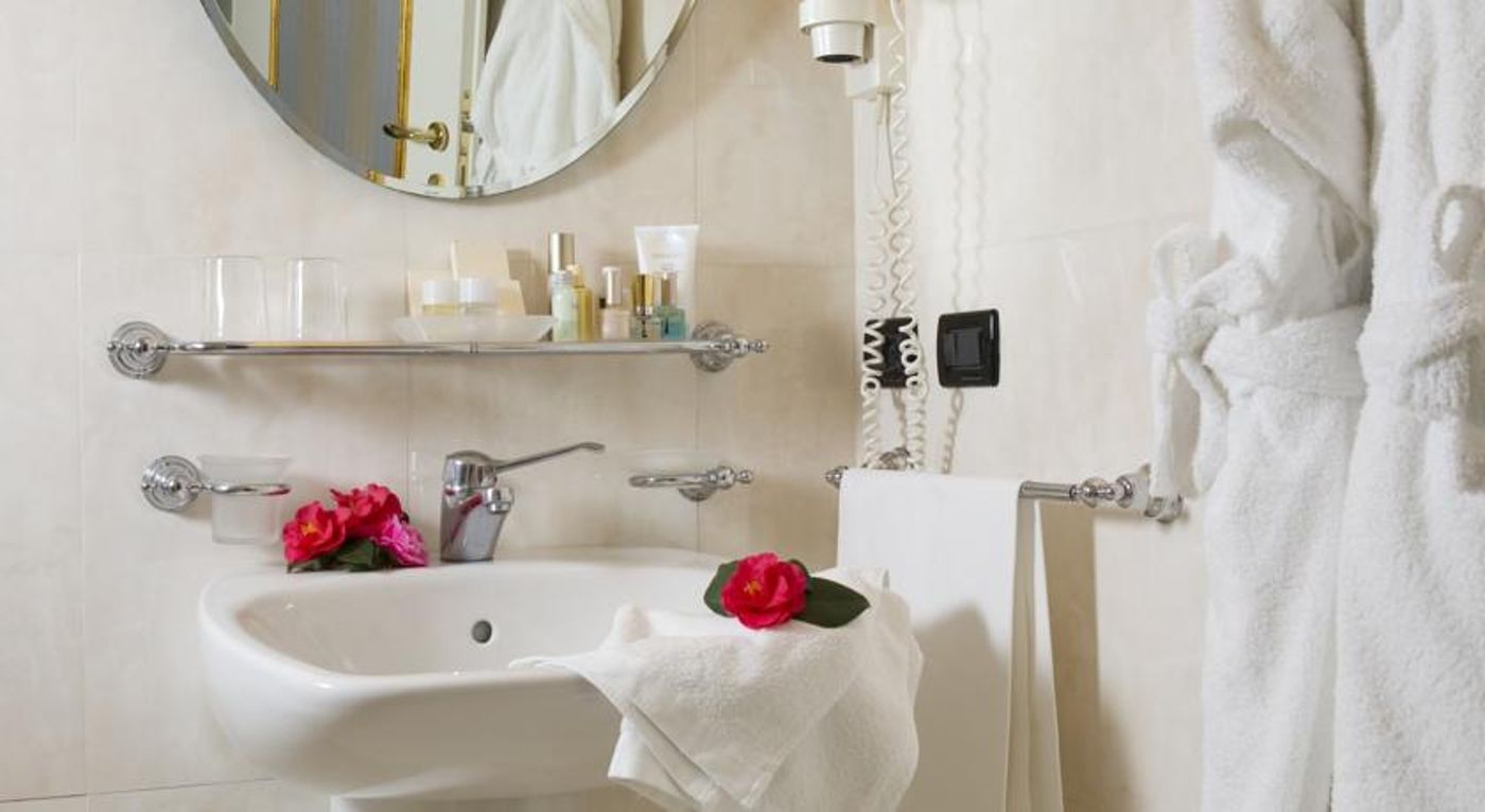 Carlton-on-the-Grand-Canal-Room-40