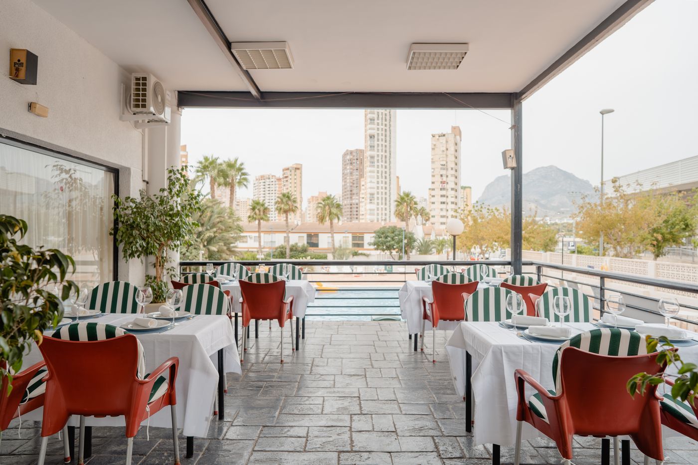 Luxmar-Apartments-Restaurant-5