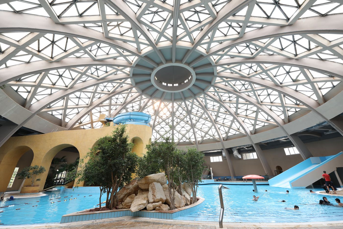 Hotel-Suite-Les-Charmilles-Pool-28