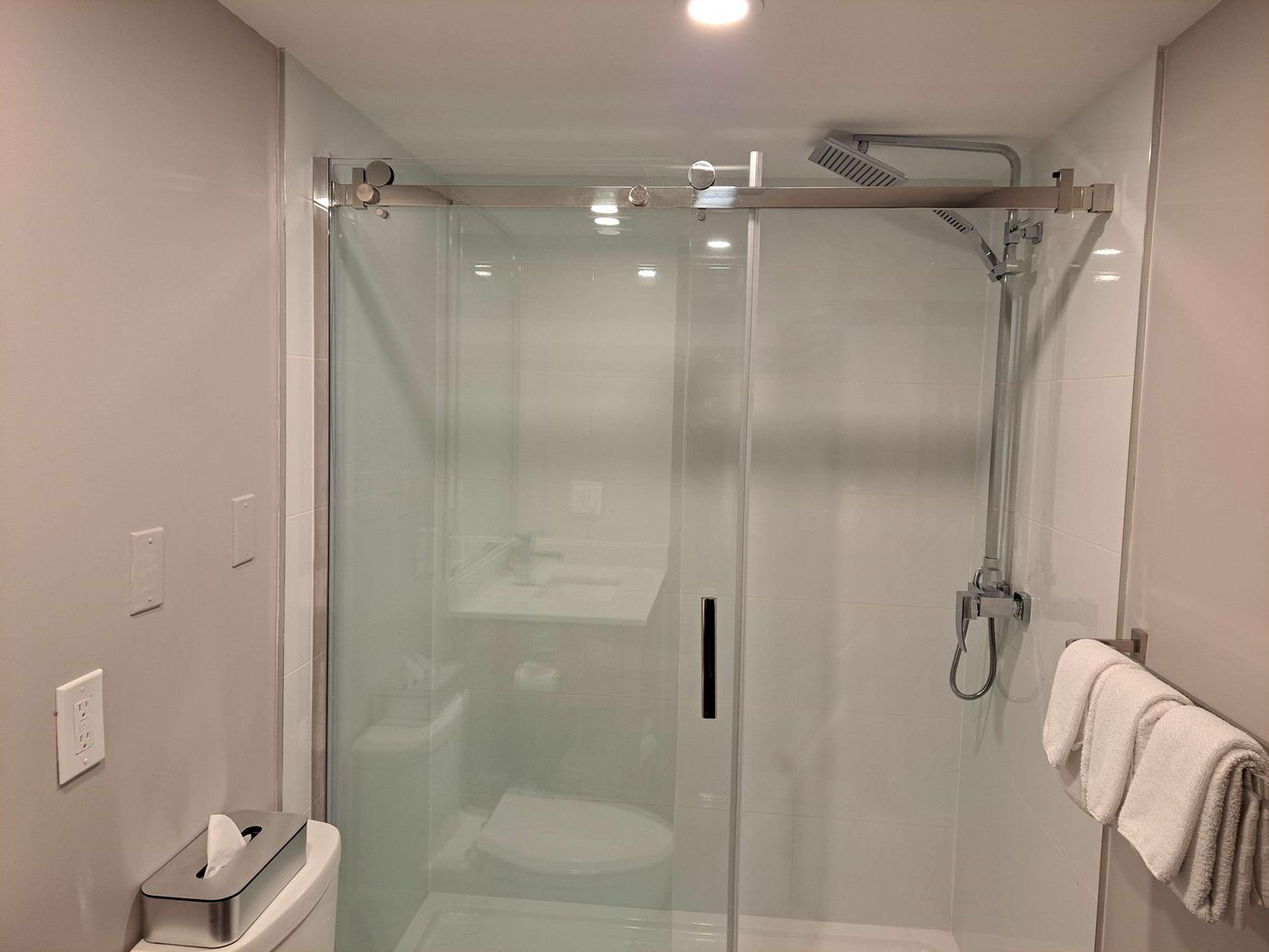 Best-Western-Plus-Vancouver-Airport-Hotel-Room-42