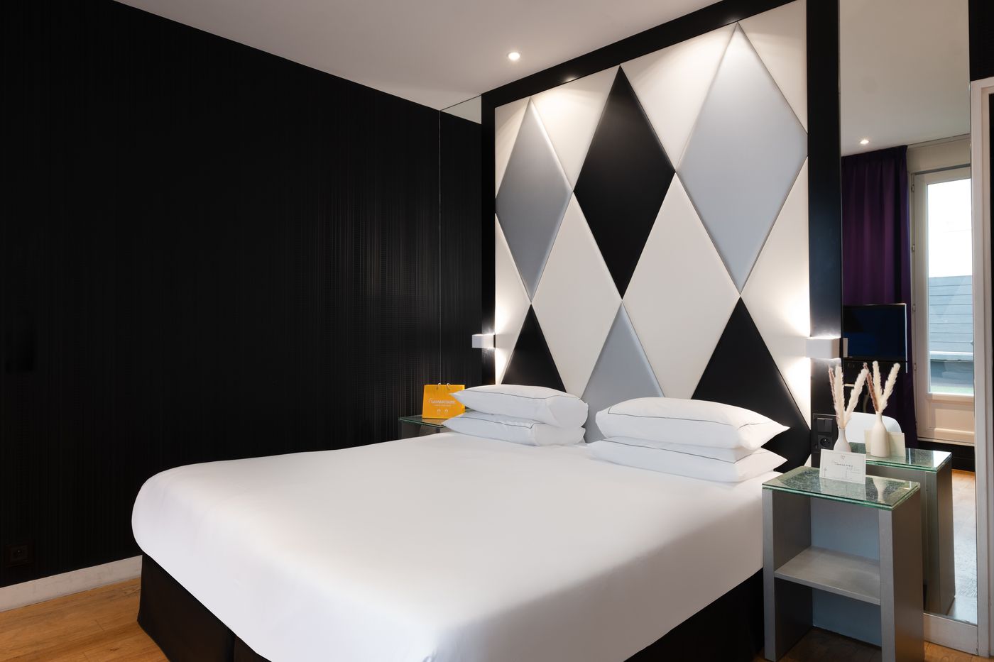L-Empire-Paris-Room-22