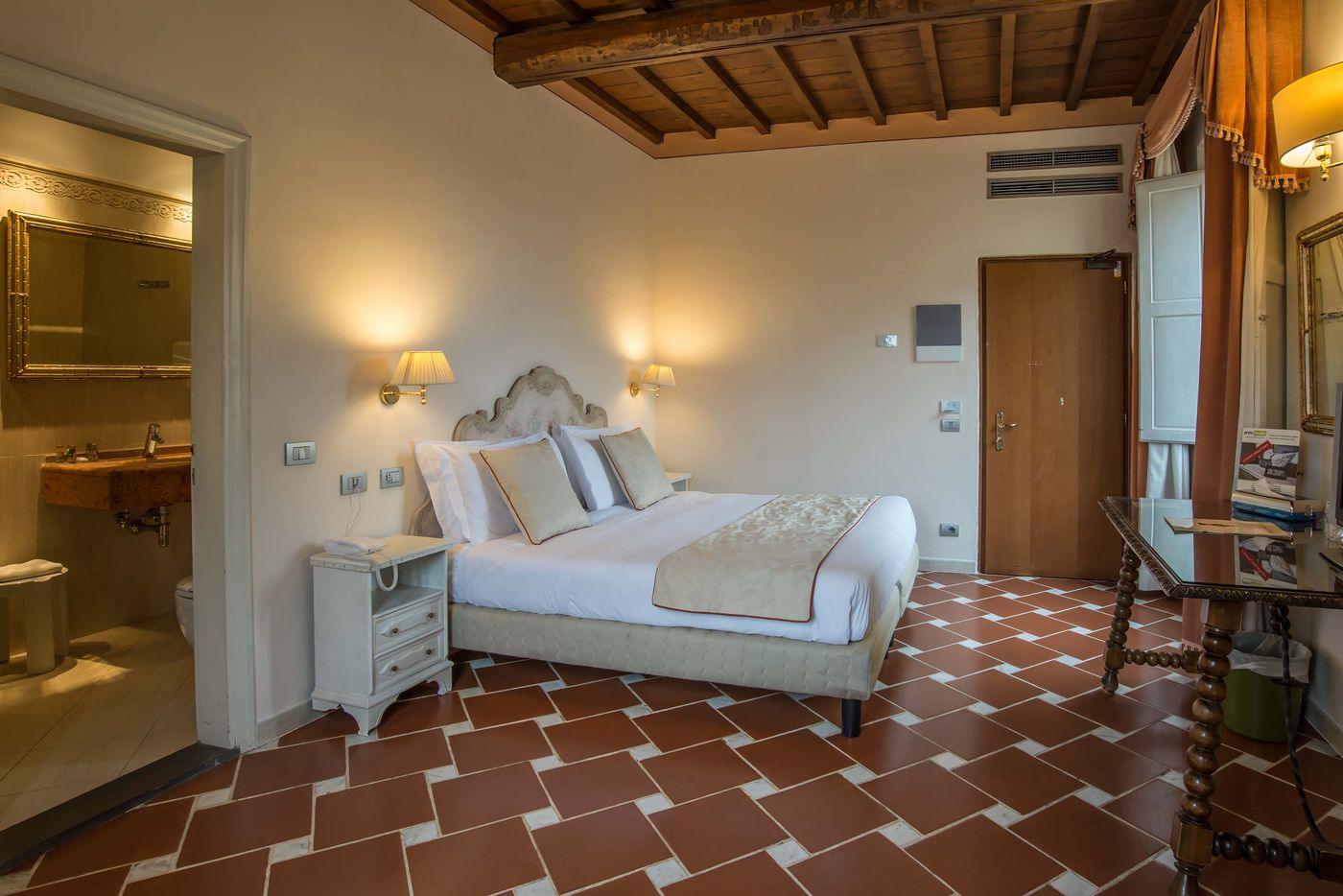 Atlantic-Palace-Room-17