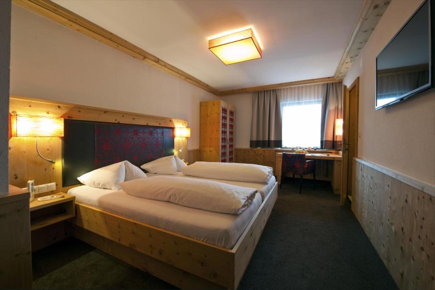 Hotel Bierwirt-Austria-INNSBRUCK-Room-9