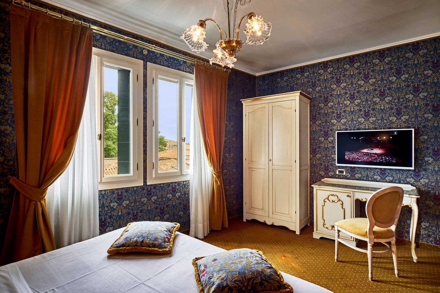 Gardena-Italy-Venezia-Room-9