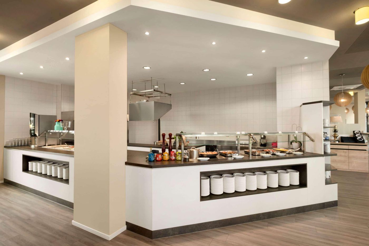 Super-8-Munich-City-West-Restaurant-50