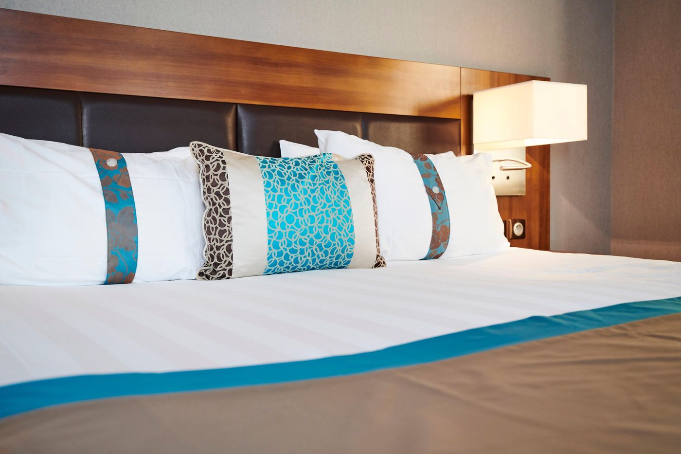 Holiday-Inn-Nice-Room-21