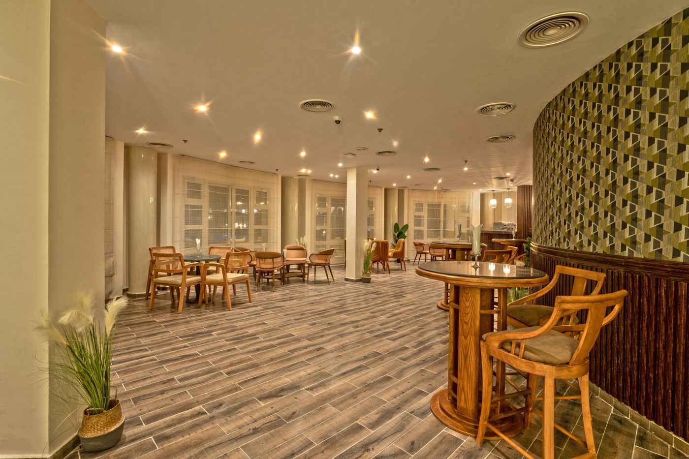 Invidia Coral Beach Tiran 28.10