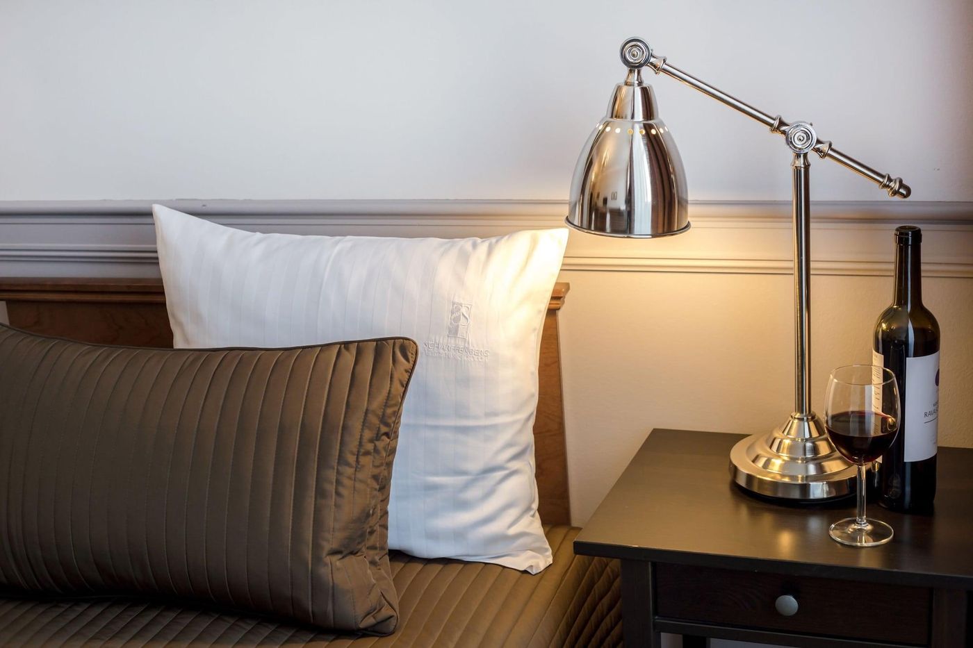 Scharffenberg-Apartments-Main-Square-Room-5