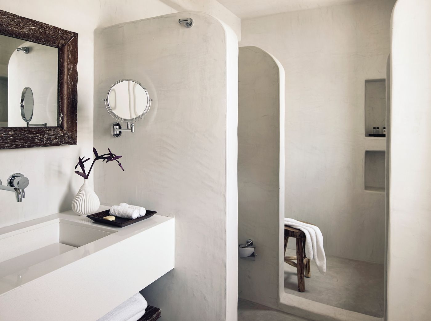 Santo-Maris-Oia--Luxury-Suites---Spa-Room-48