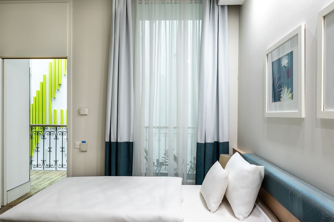 Atrium-Fashion-Hotel-Room-36