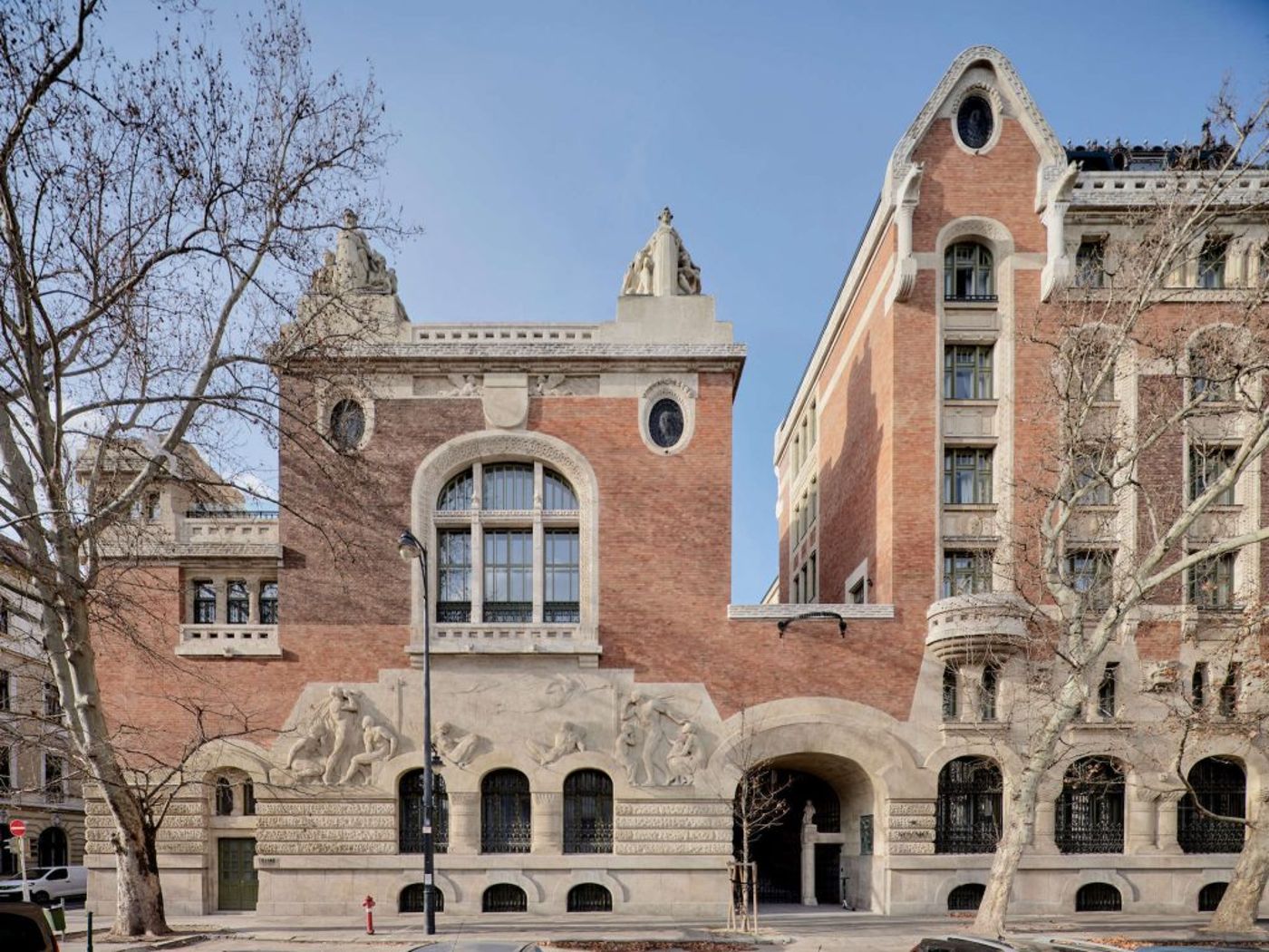 Kozmo Hotel Suites & Spa