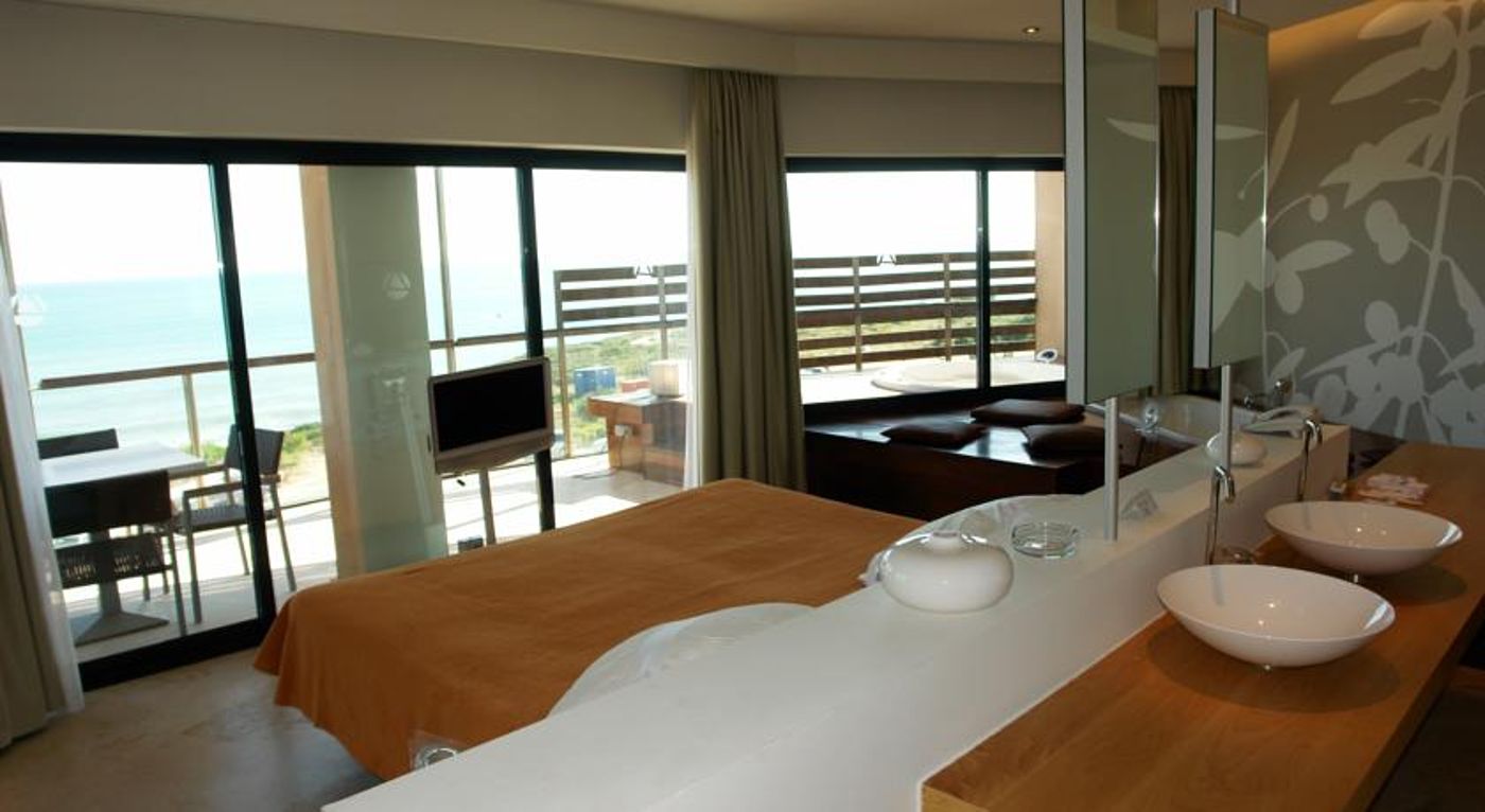 Les Oliveres Apartments