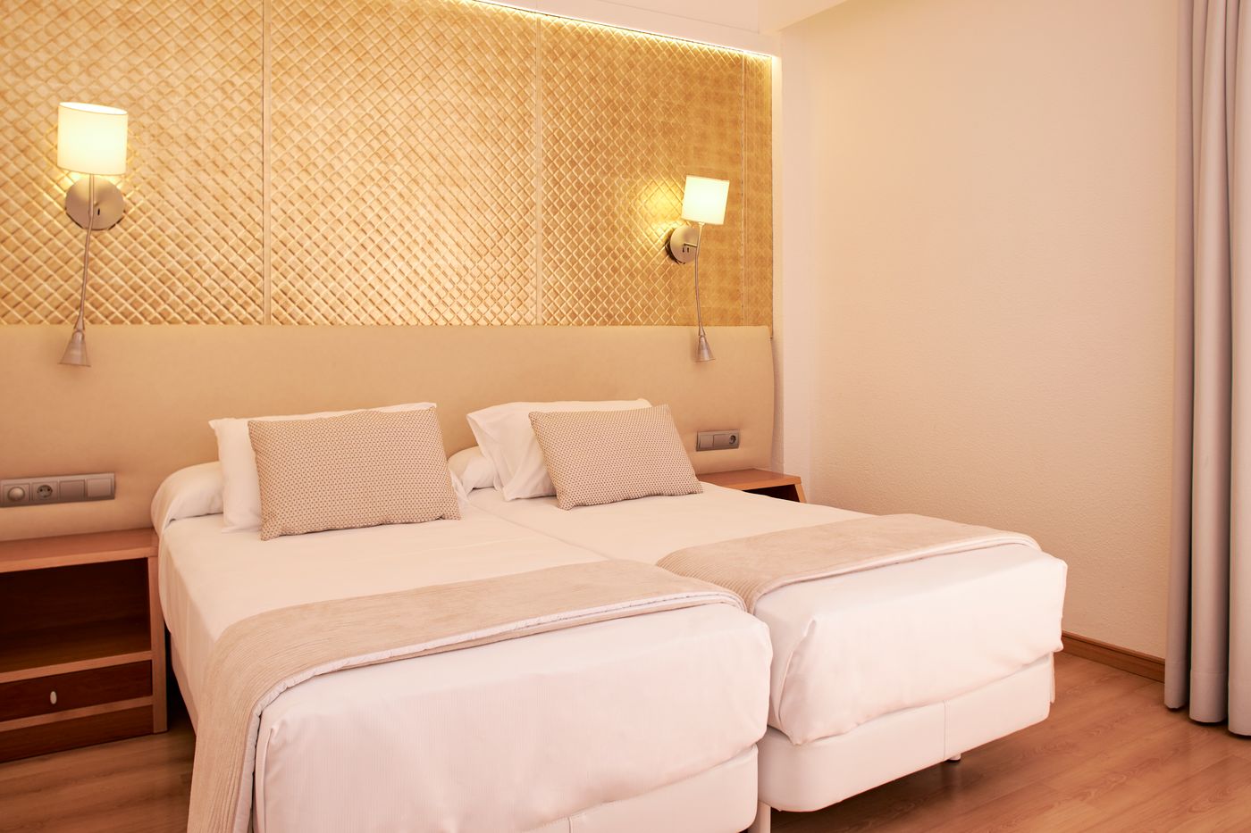 Invisa-Hotel-La-Cala-Room-6