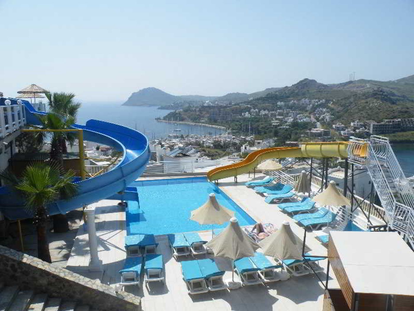 Family-Belvedere-Pool-10