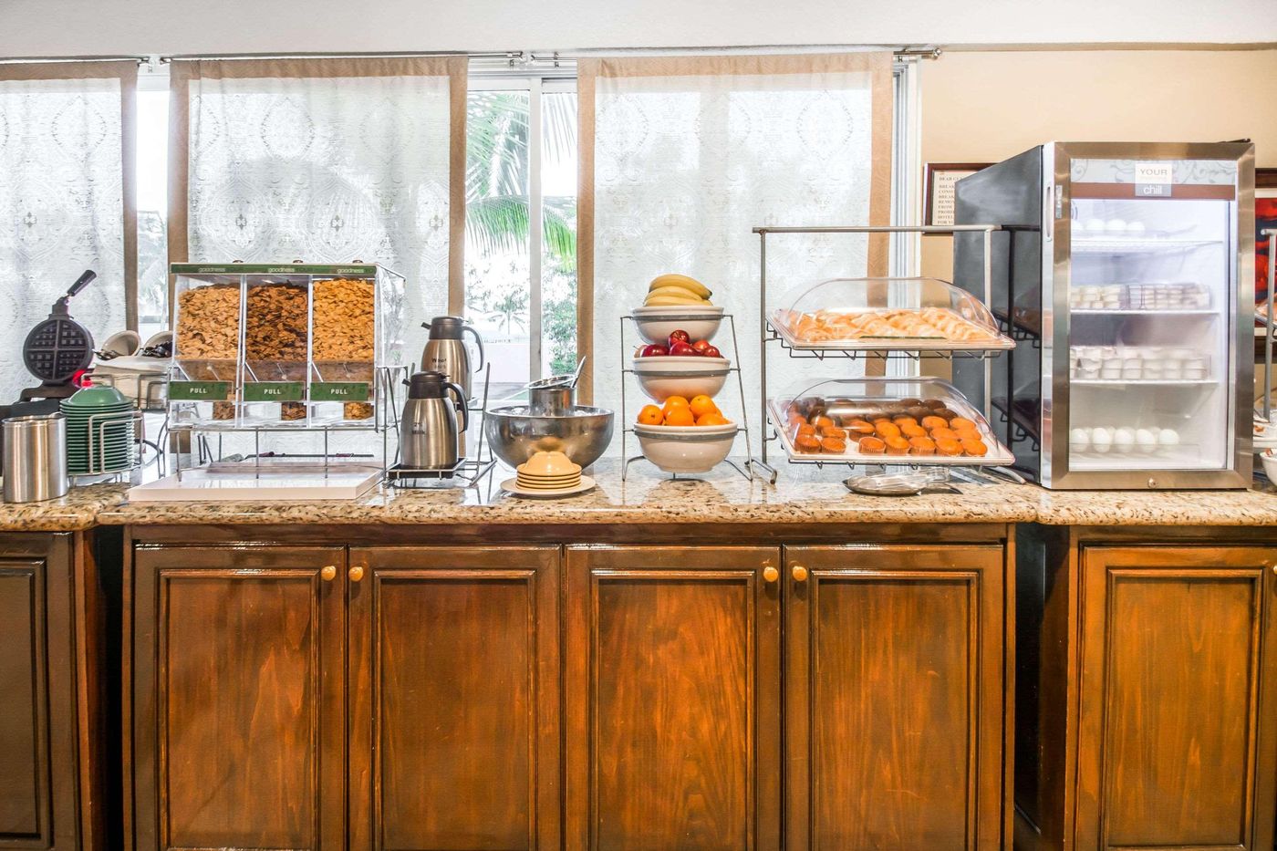 Comfort-Suites-Paradise-Island-Restaurant-50