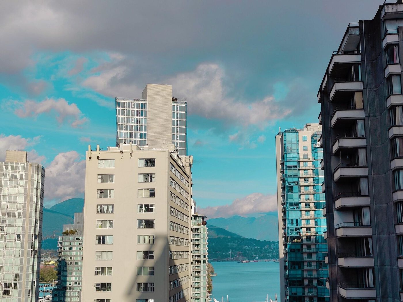 Divya-Sutra-Suites-on-Robson-Downtown-Room-55