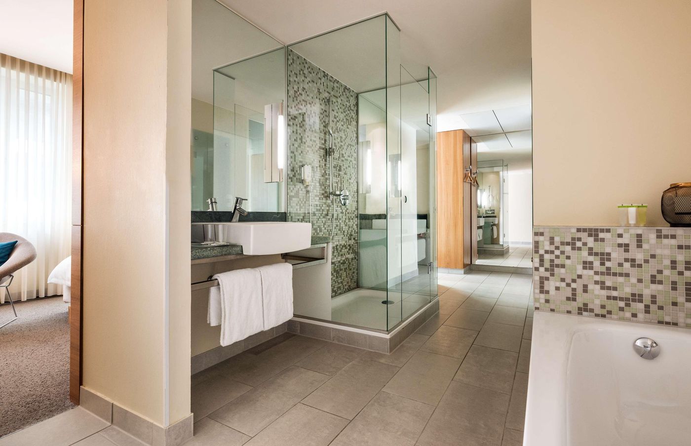 Lindner-Hotel-Berlin-Ku-damm--part-of-JdV-by-Hyatt-Room-44