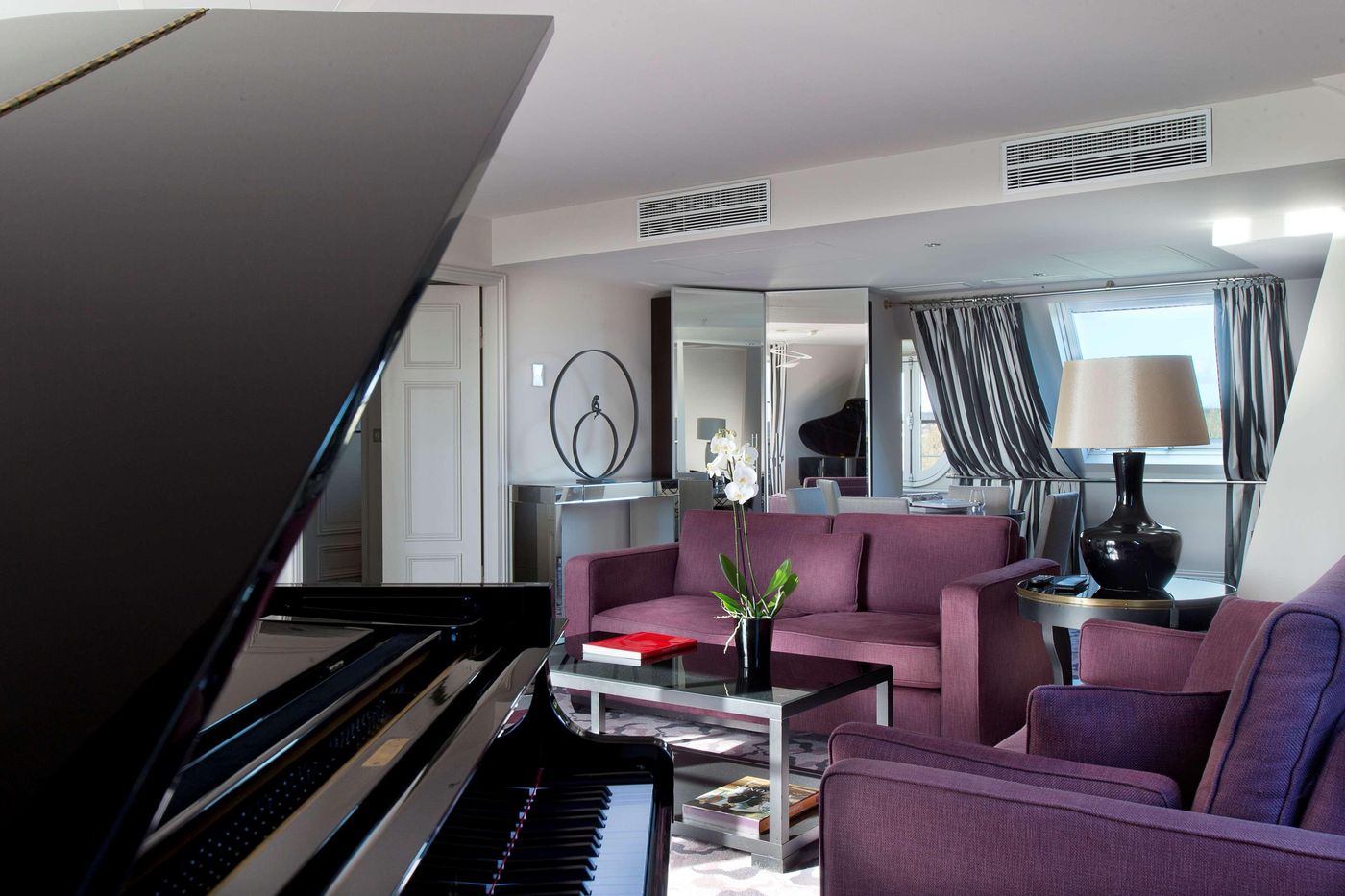 Waldorf-Astoria-Versailles---Trianon-Palace-Room-11