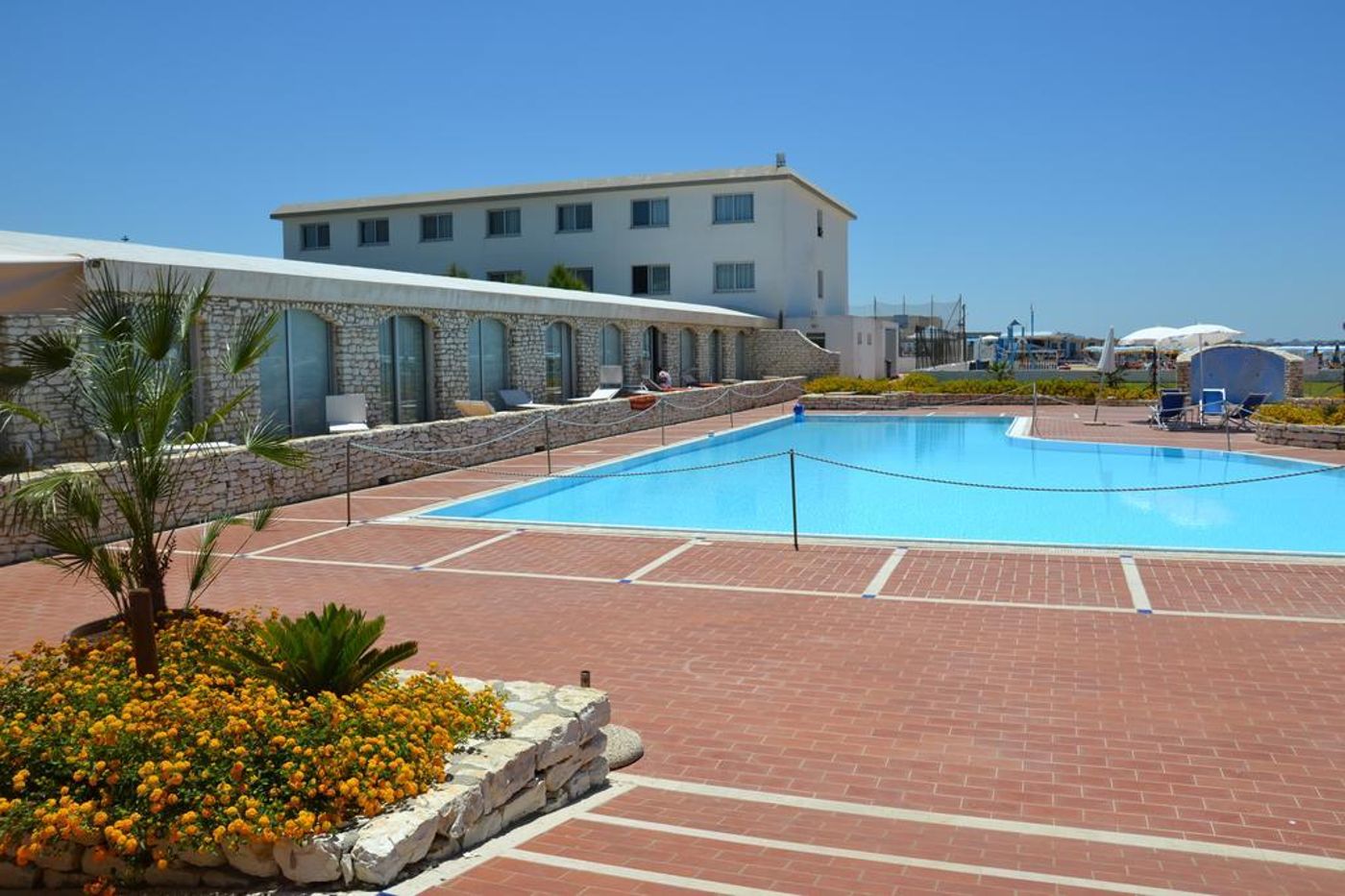 Hotel-Baia-Dei-Mulini-Pool-1