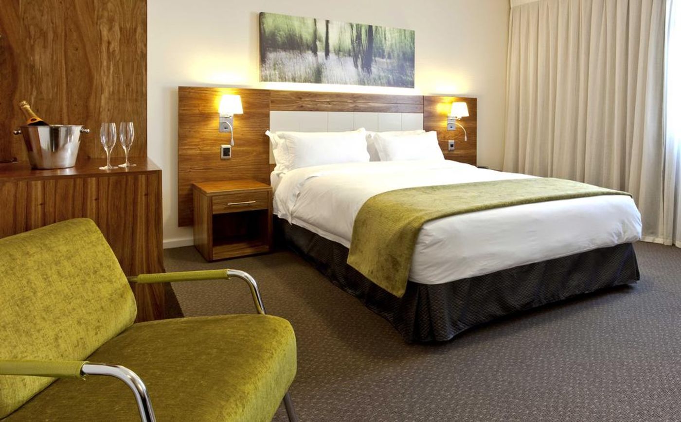 Doubletree-by-Hilton-Cape-Town-Room-35