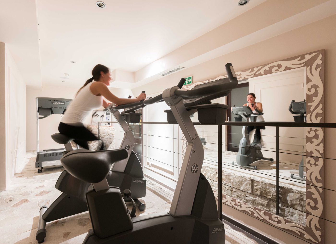 Heritage-Hotel-Bastion-Sports-and-Entertainment-36