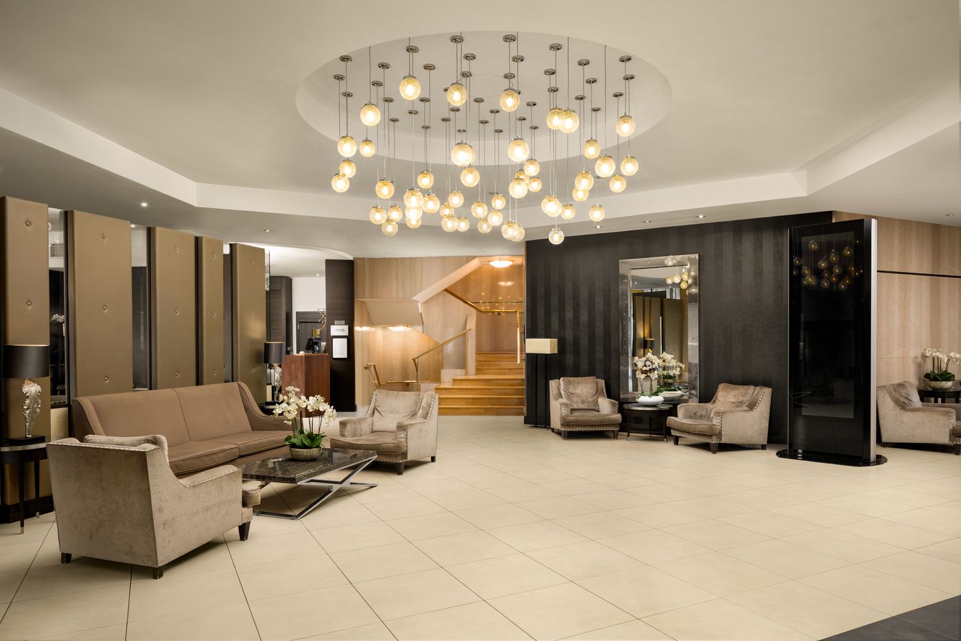 Doubletree-By-Hilton-Luxembourg-Lobby-1