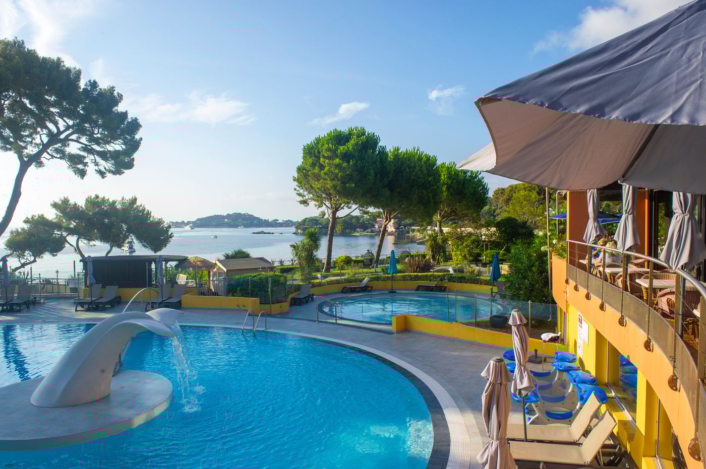 Hotel-Delcloy-Vacances-Bleues-Pool-3