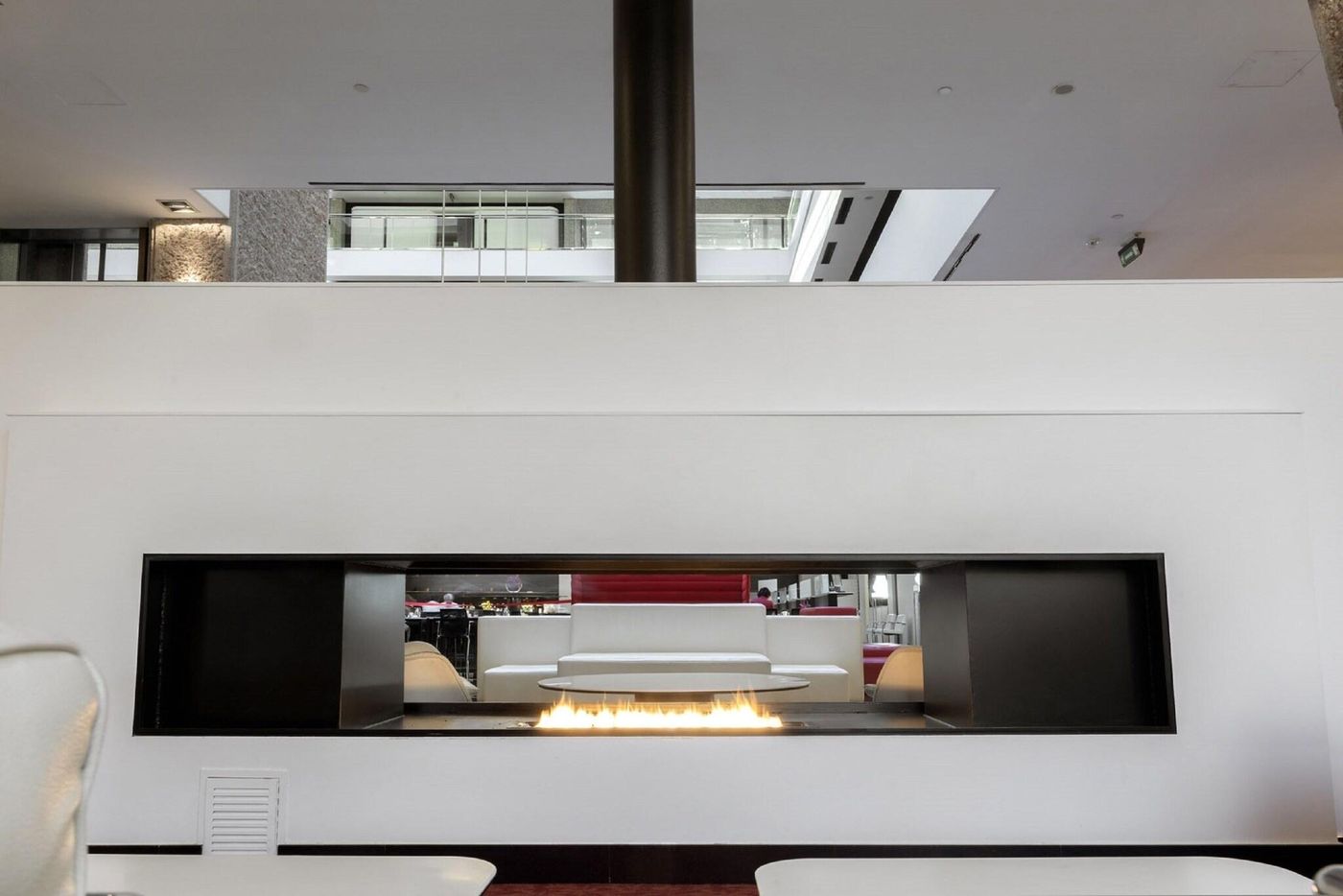 Hilton-Madrid-Airport-Lobby-23