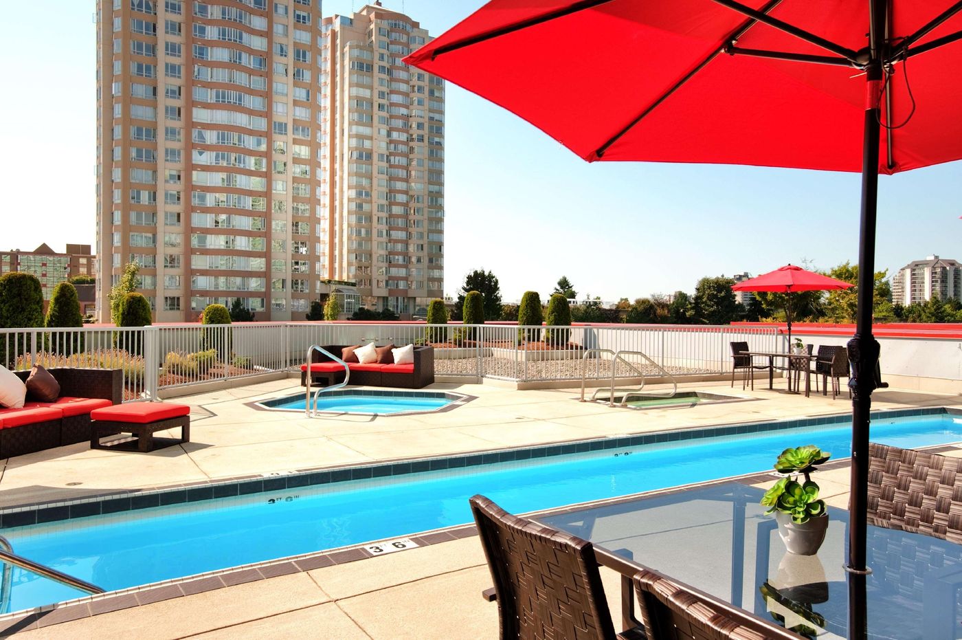 Hilton-Vancouver-Metrotown-Pool-1