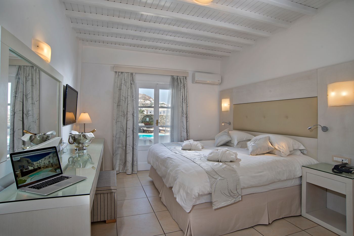 Dionysos-Luxury-Hotel-Mykonos-Room-20