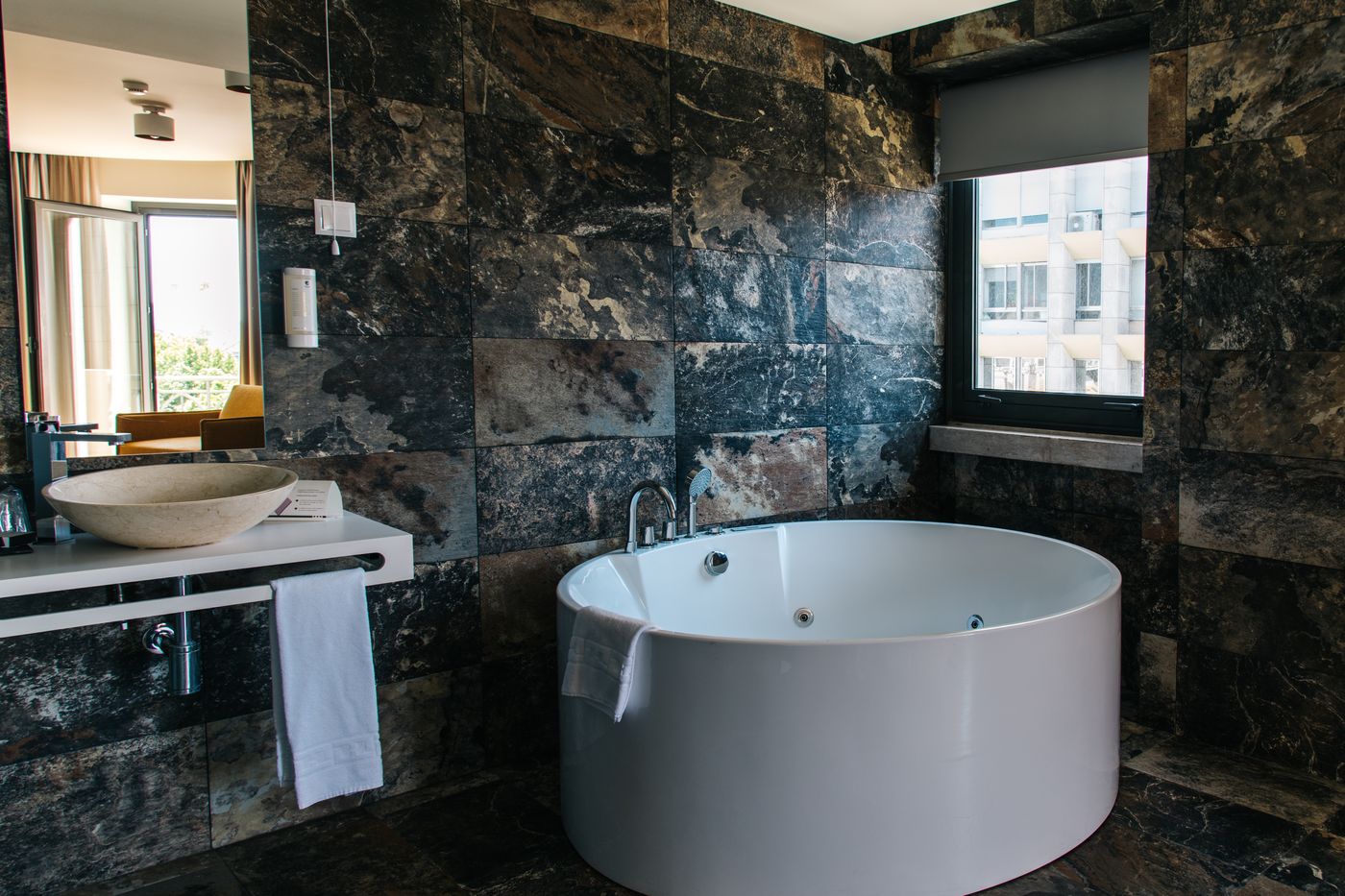 America-Diamonds-Room-38