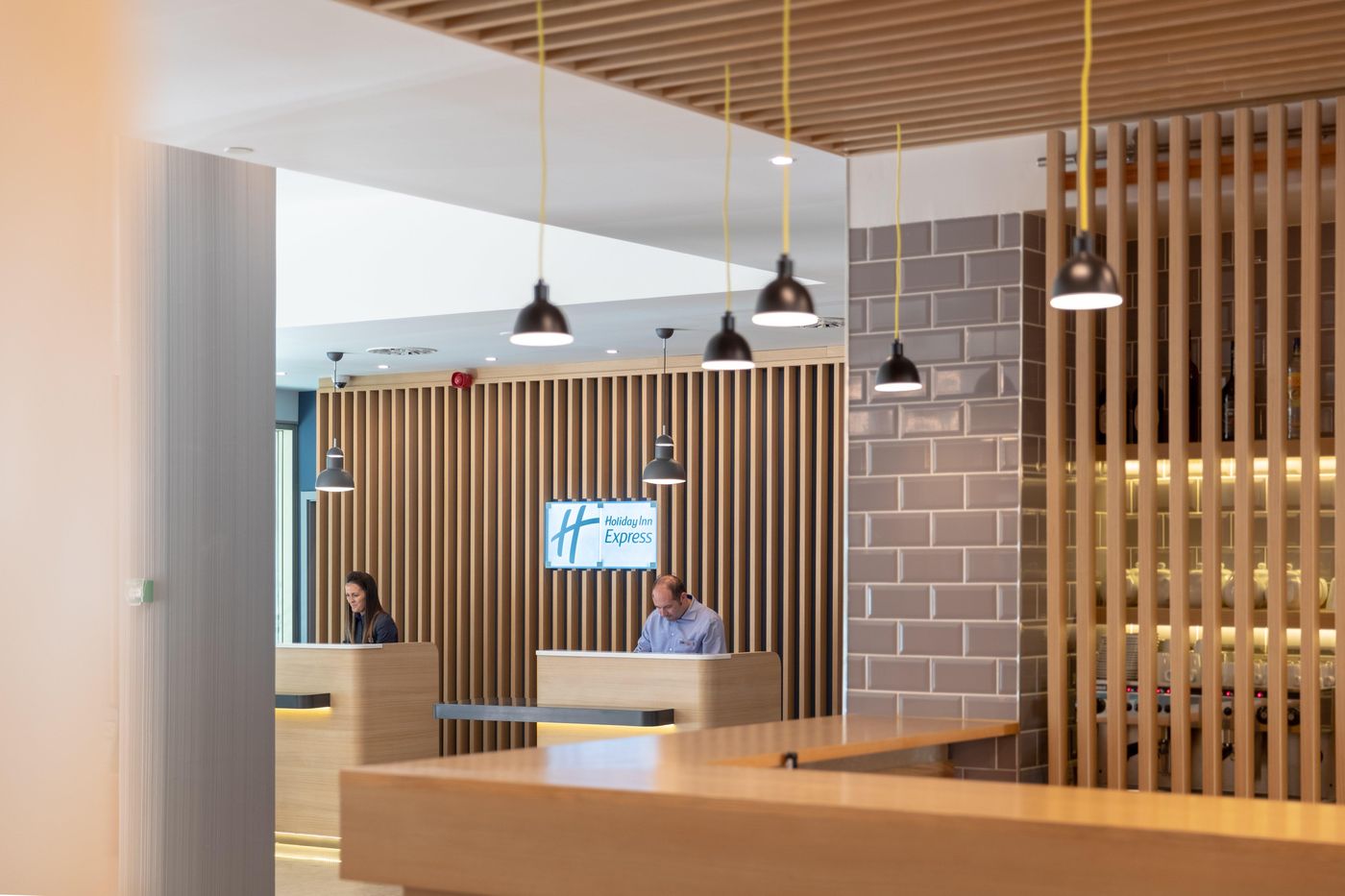 Holiday-Inn-Express-Lisbon---Plaza-Saldanha-Lobby-17