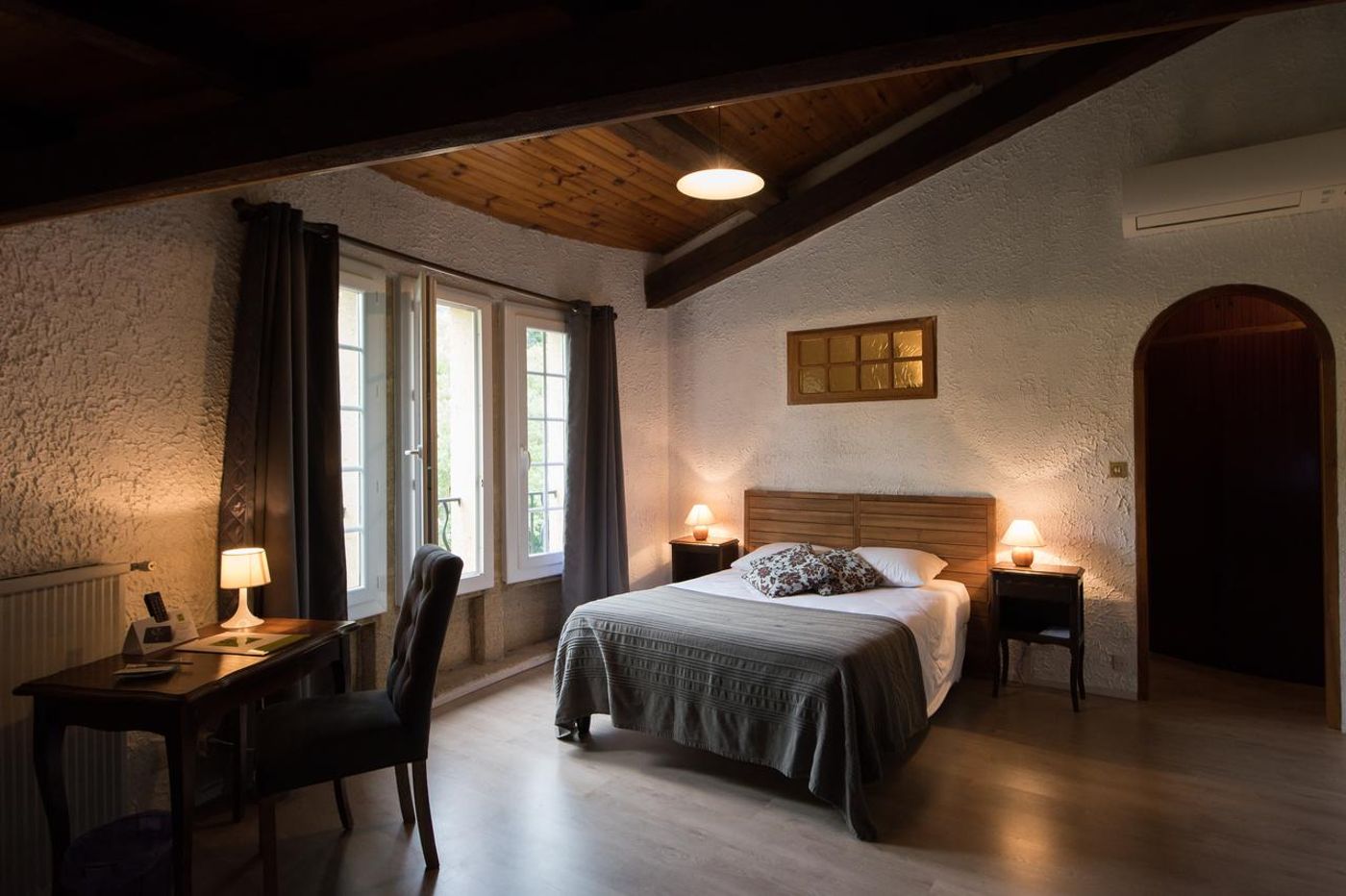 Logis Hôtel Castel Mouisson-France-Barbentane-Room-10