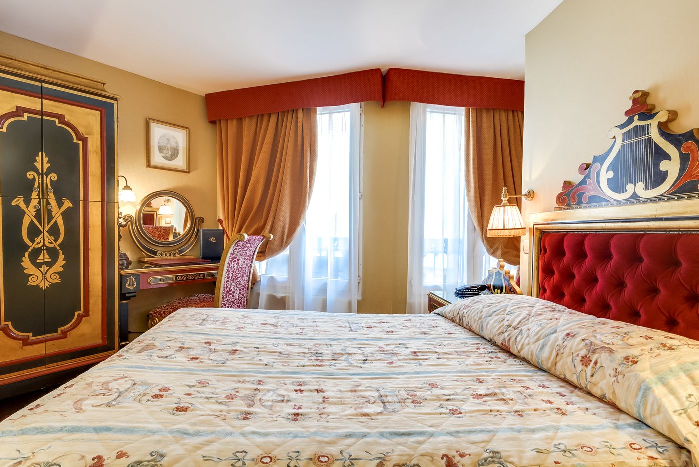 Villa-Opera-Drouot-Room-17