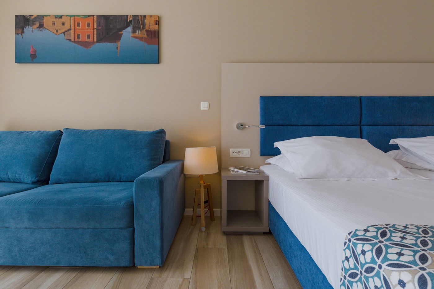 Romana-Beach-Apartments-Room-31