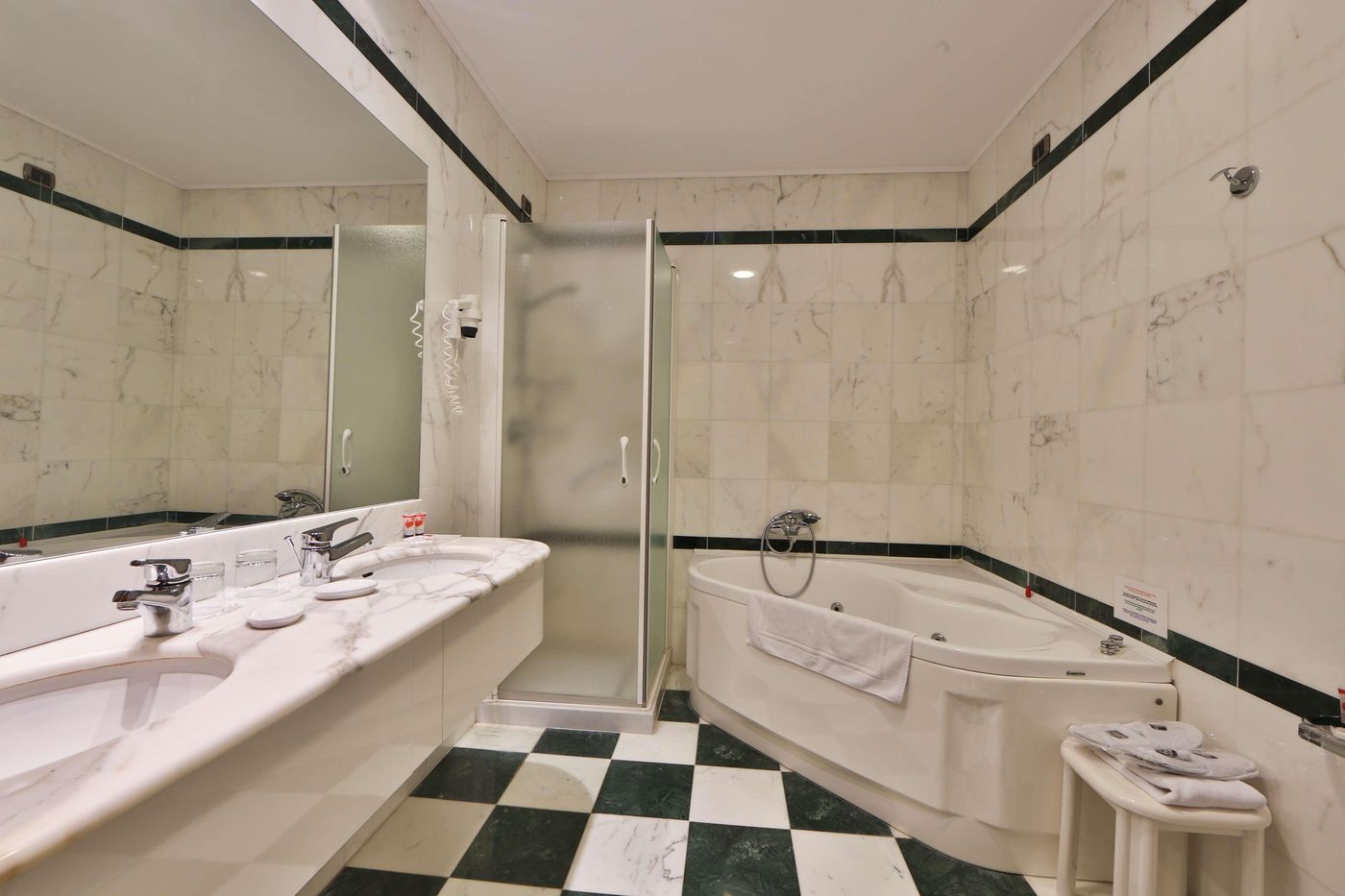 Best-Western-Grand-Htl-Guinigi-Room-33