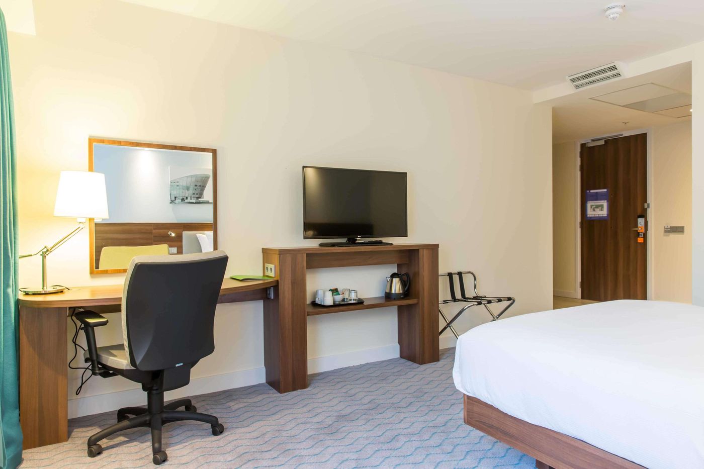 Hampton-By-Hilton-Amsterdam-City-Centre-East-Room-27