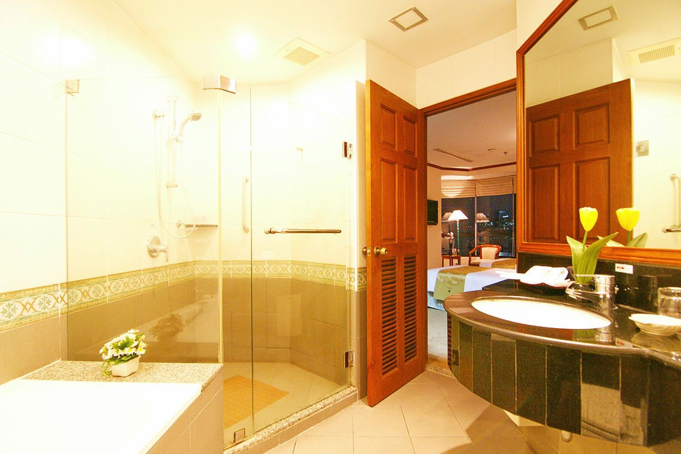 Grand-Diamond-Suites-Hotel-Room-23