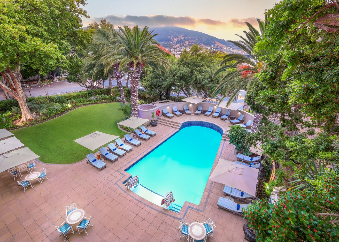 SunSquare-Cape-Town-Gardens-Terrace-24