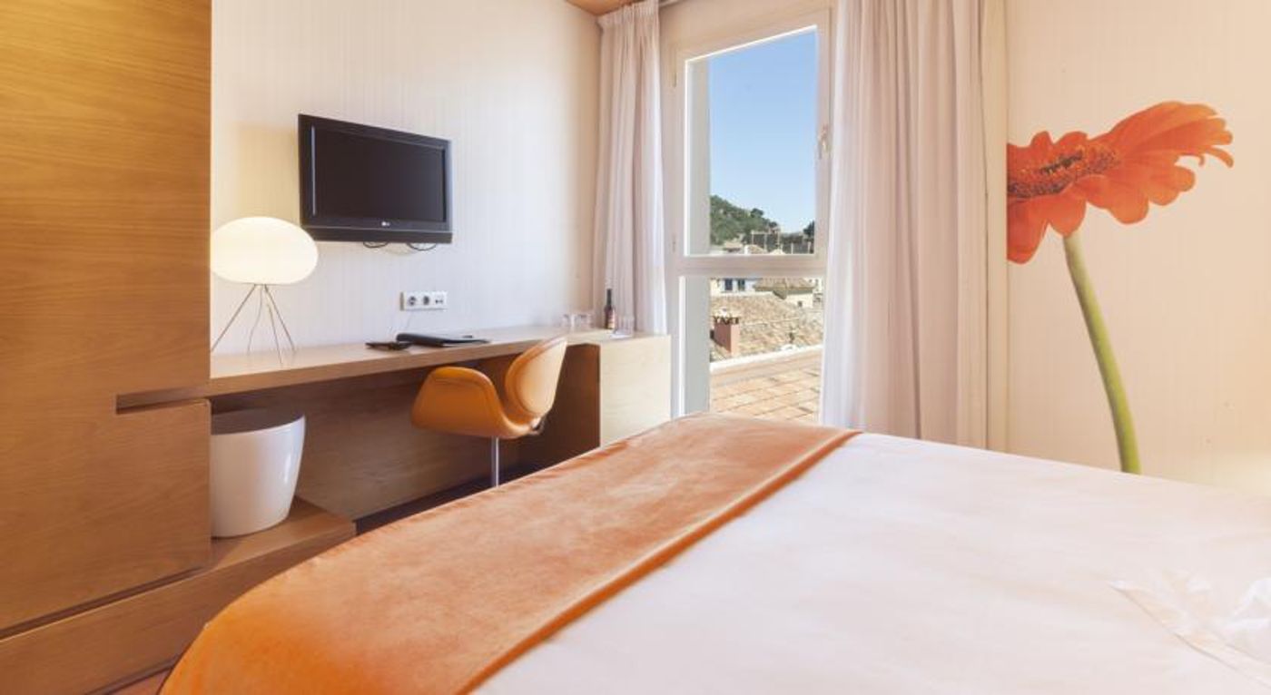 Petite Palace Plaza Hotel