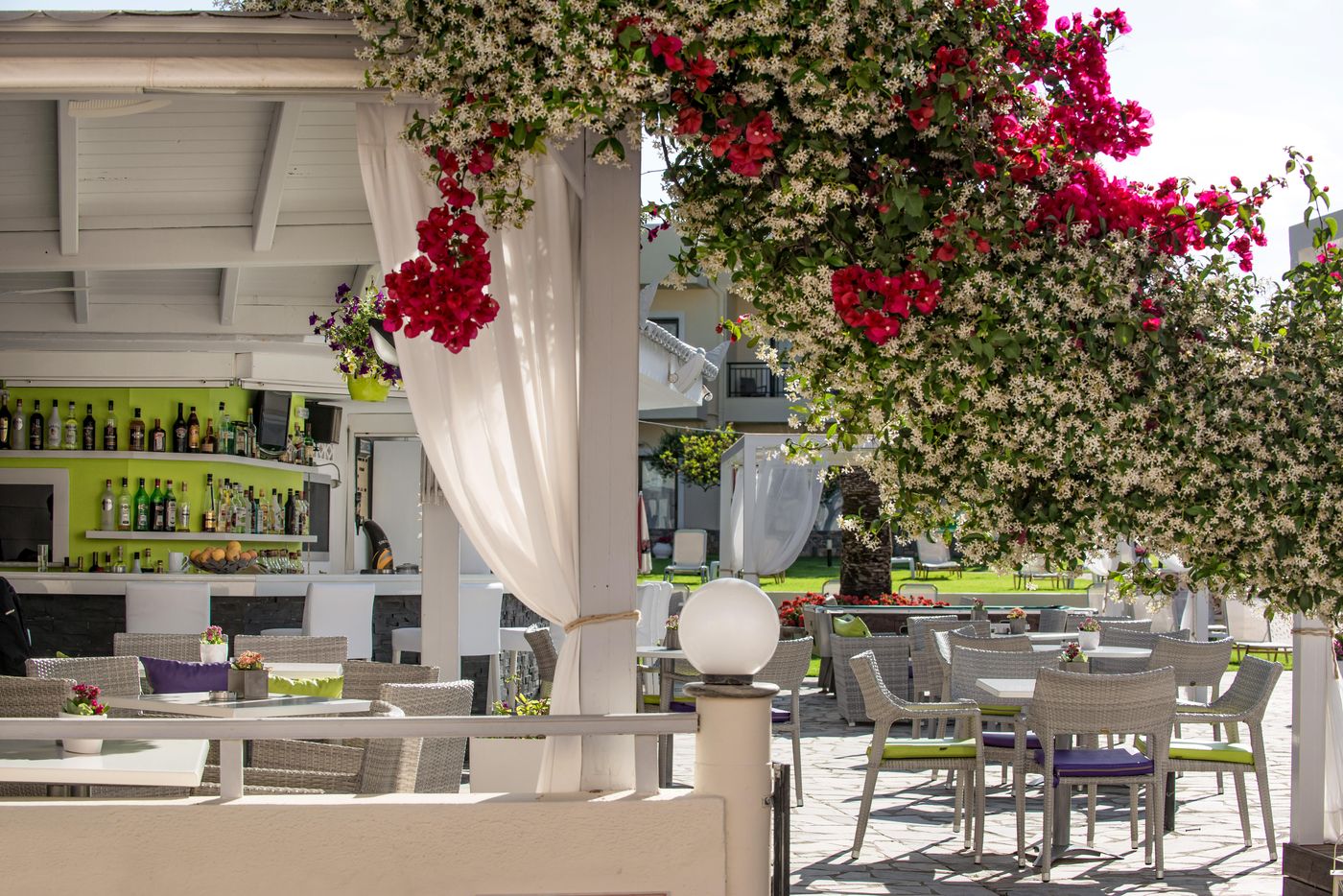 Kristalli-Apartments-Bar-8