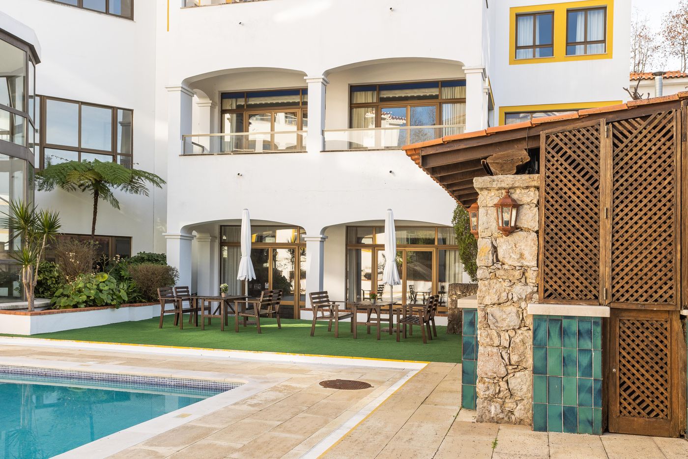 Clube-Do-Lago-Pool-1