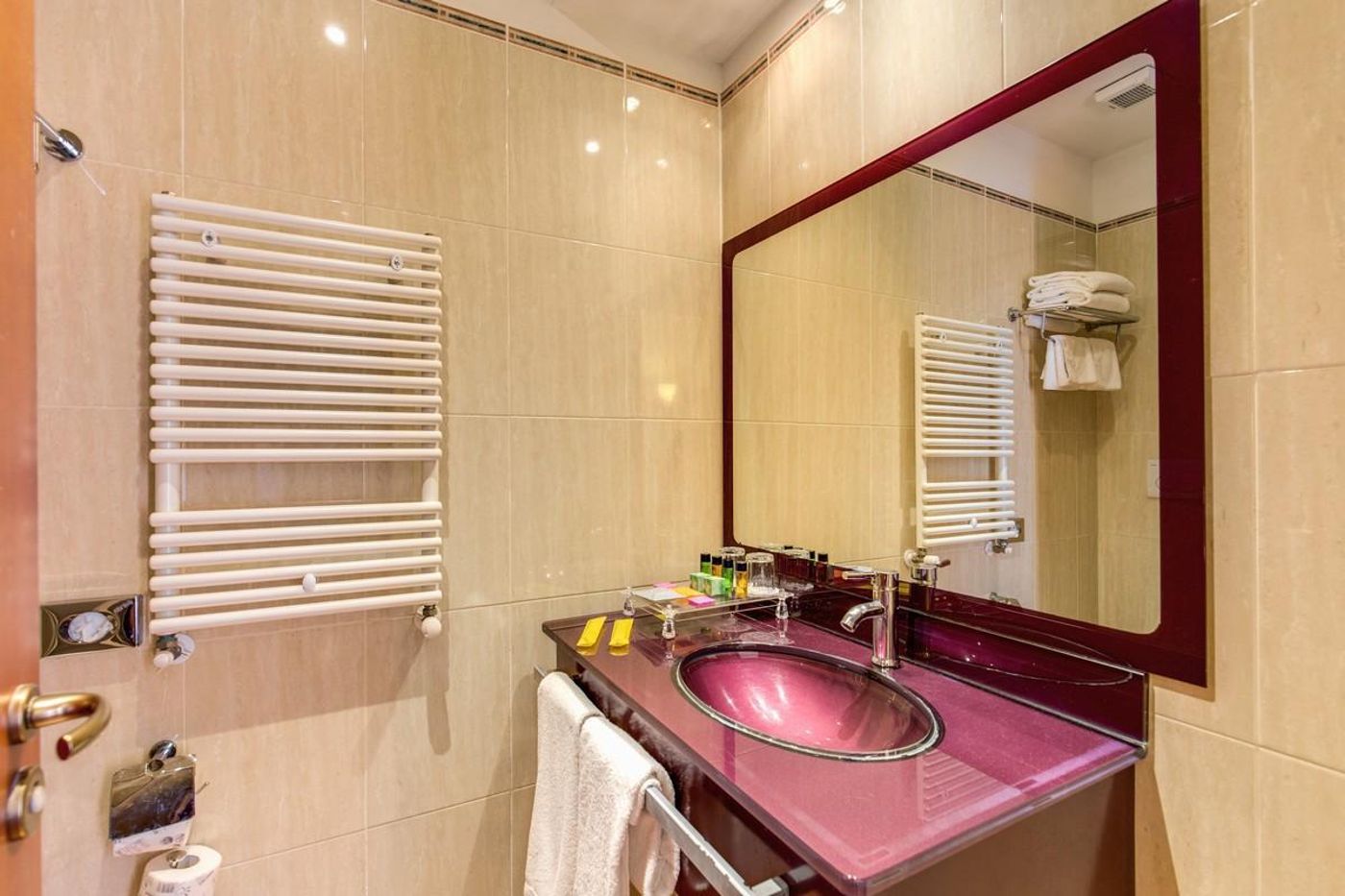 Augusta-Lucilla-Palace-Room-18