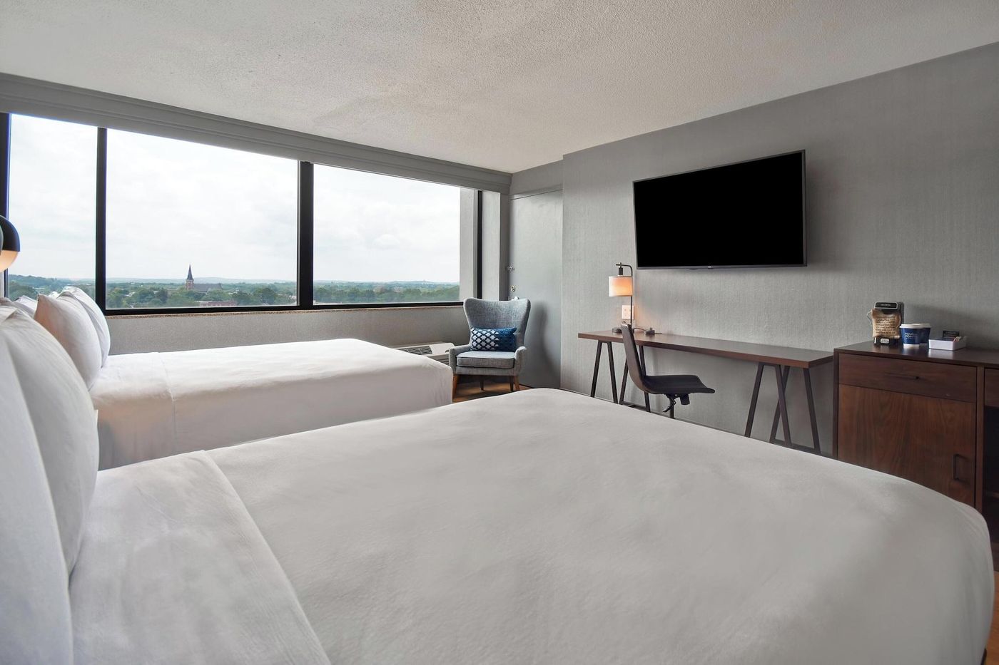 Crowne-Plaza-Boston-Newton-Hotel-Room-8