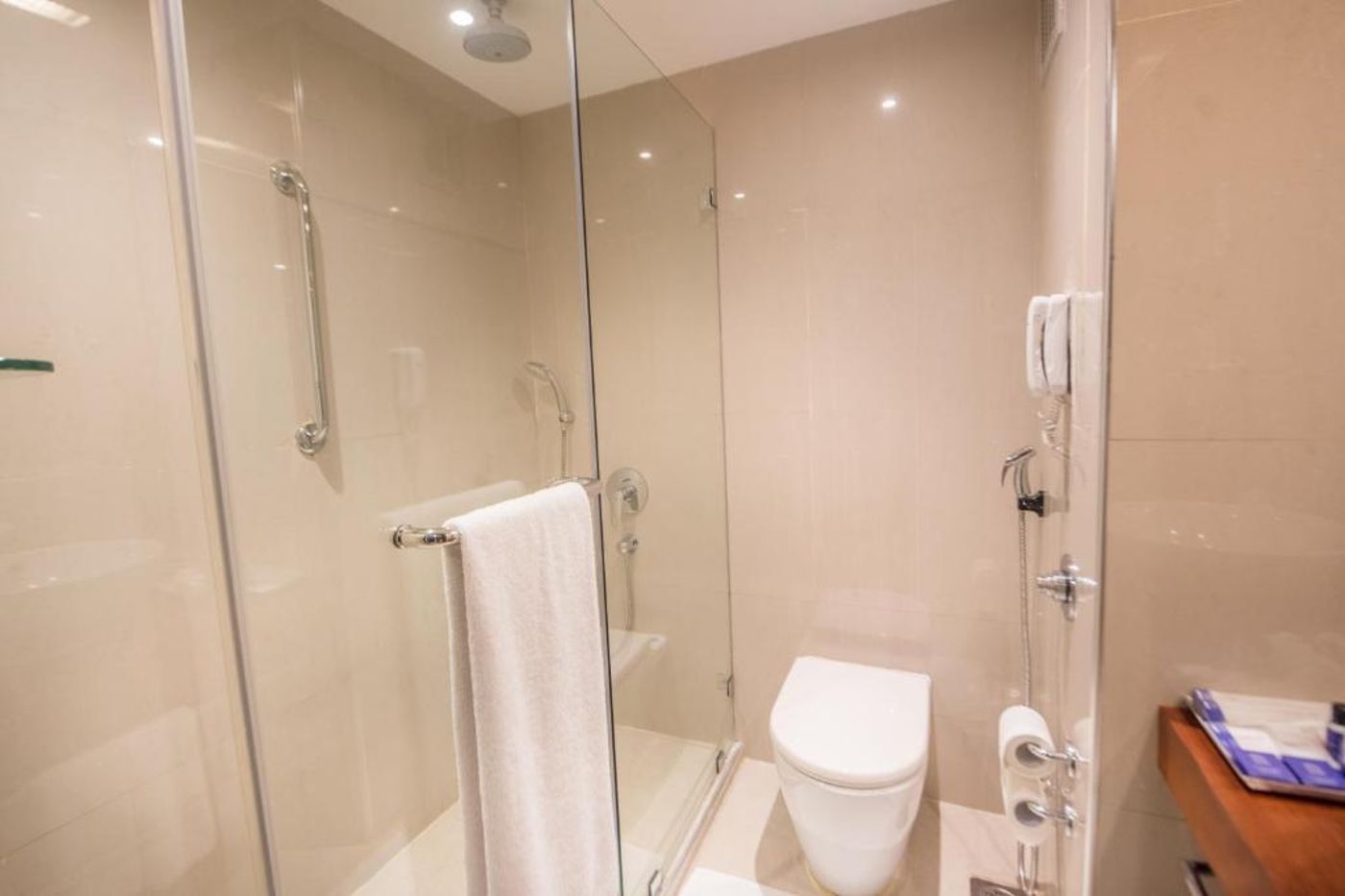 Vivanta-Colombo-Airport-Garden-Room-35