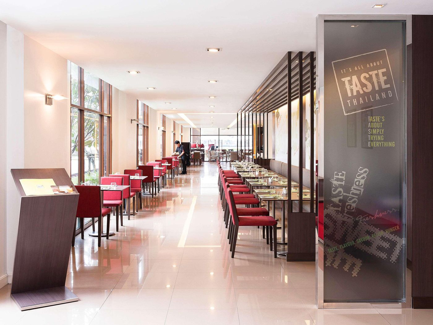 ibis-Bangkok-Riverside-Restaurant-12